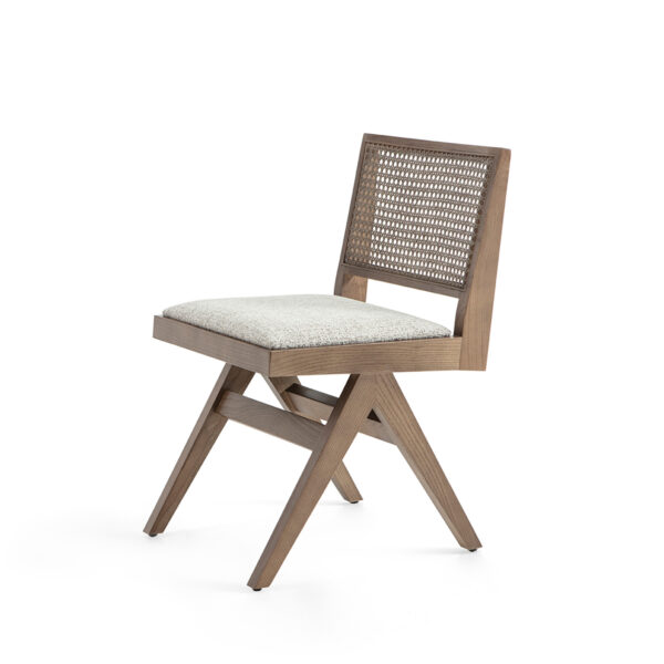 Moes Chair